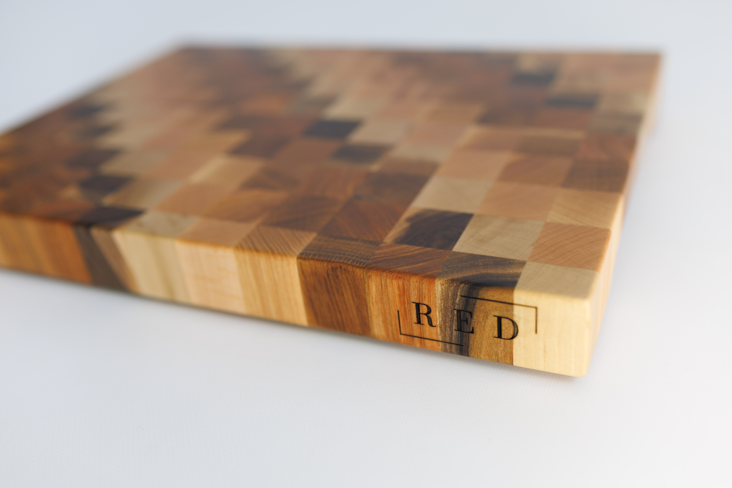 redboard-pixel-kopshout-snijplank-endgrain-houten-snijplank-2